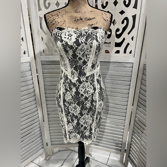 Karen Millen Lace Corset Dress Cream Black - Picture 6 of 17